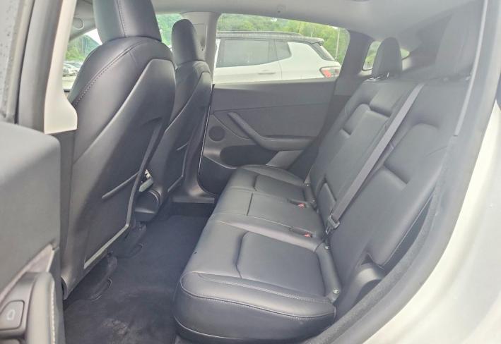 Salvage 2023 Tesla Model Y  in White