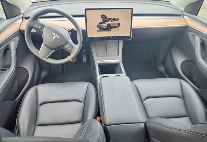 Salvage 2023 Tesla Model Y  in White