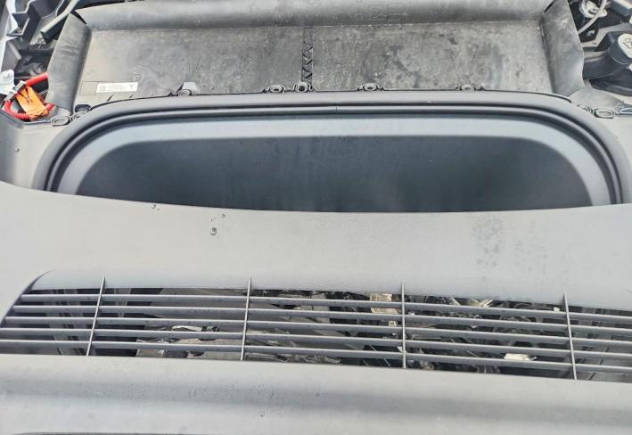 Salvage 2023 Tesla Model Y  in White