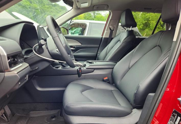 Salvage 2026 Toyota Grand Highlander Xle in Burgundy