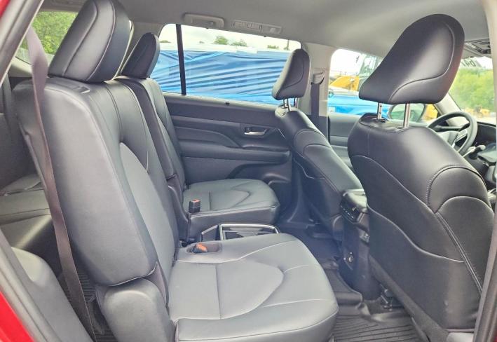Salvage 2026 Toyota Grand Highlander Xle in Burgundy