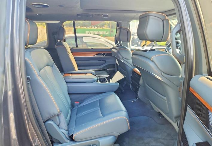Salvage 2022 Jeep Grand Wagoneer Series Ii in Gray