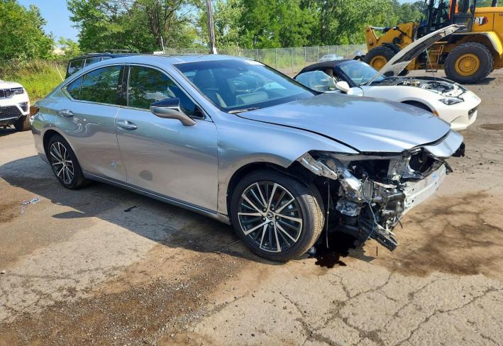 Salvage 2025 Lexus Es 350  in Silver