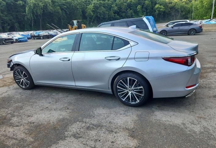 Salvage 2025 Lexus Es 350  in Silver