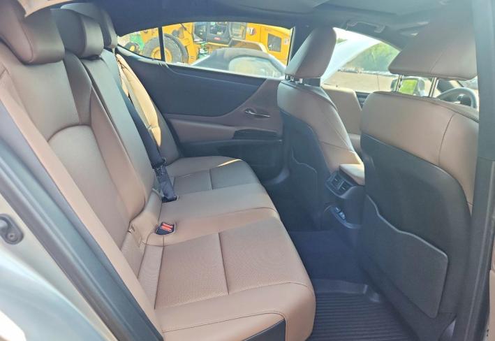 Salvage 2025 Lexus Es 350  in Silver