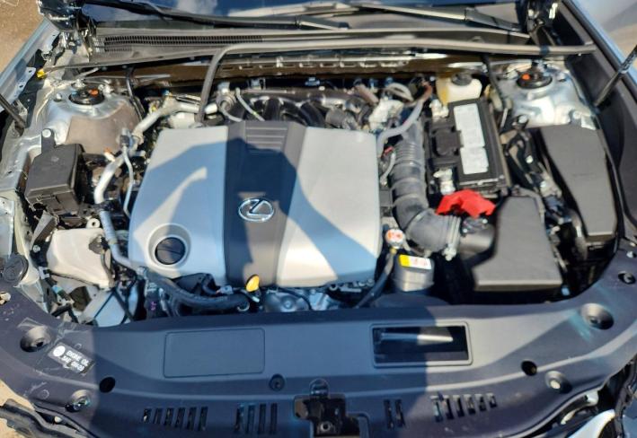 Salvage 2025 Lexus Es 350  in Silver