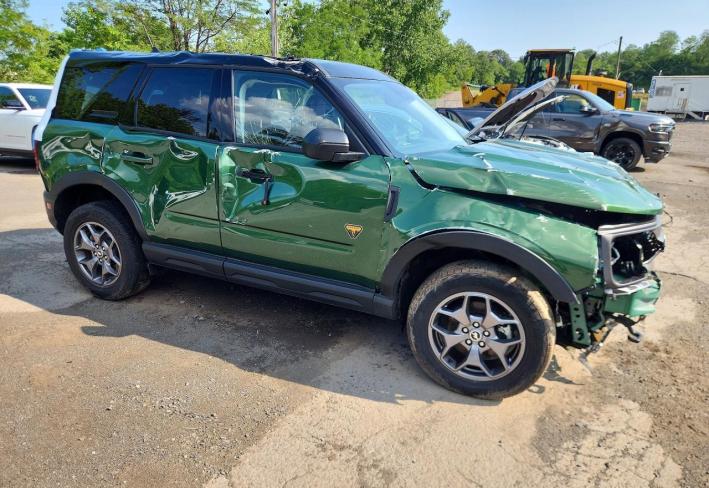 Salvage 2024 Ford Bronco Sport Badlands in Зеленый