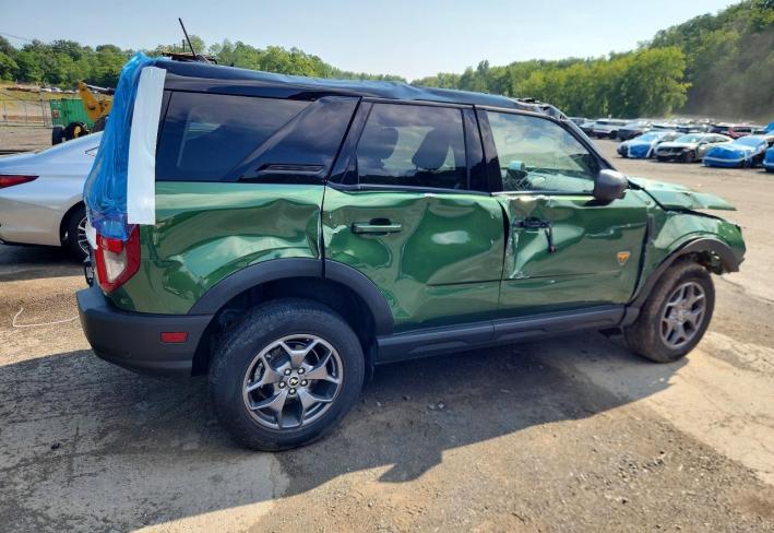Salvage 2024 Ford Bronco Sport Badlands in Зеленый