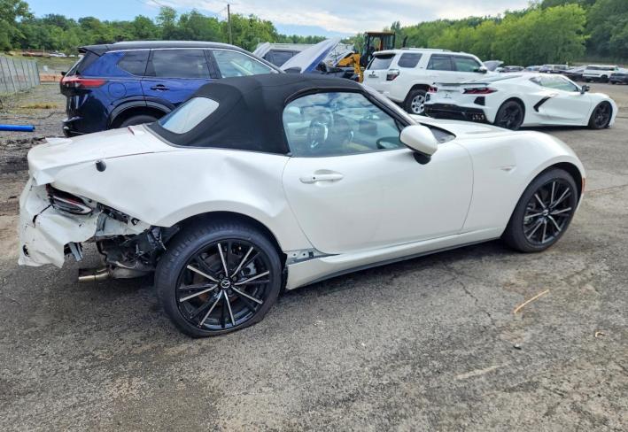 Salvage 2026 Mazda Mx-5 Miata Grand Touring in White