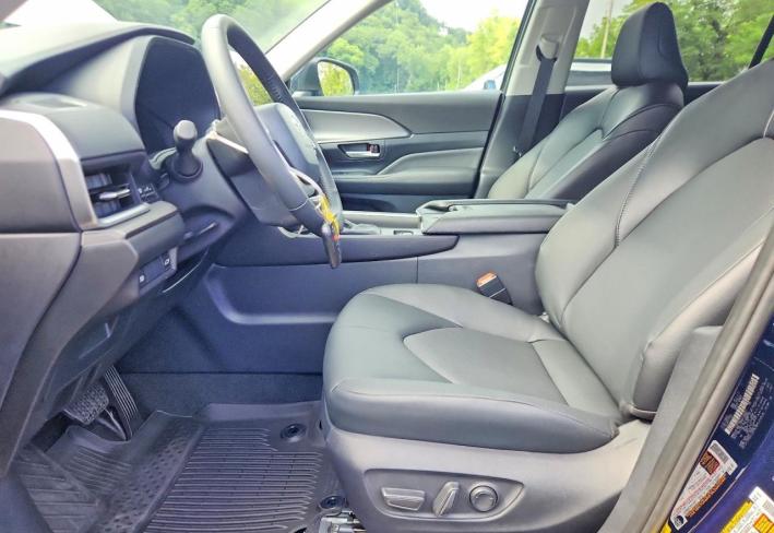 Salvage 2026 Toyota Grand Highlander Xle in Blue