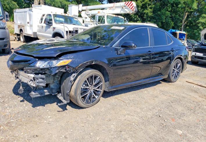 Salvage 2023 Toyota Camry Se in Black