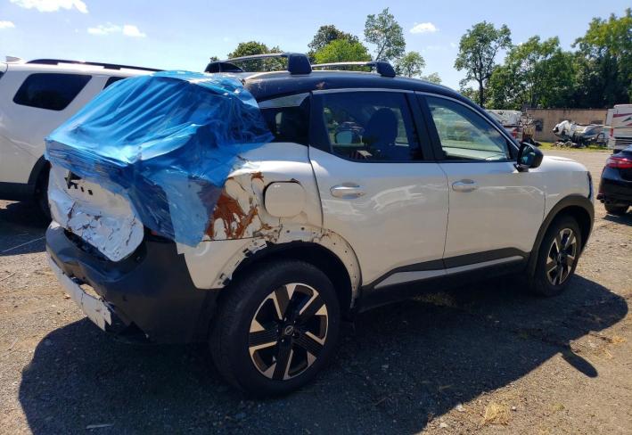 Salvage 2026 Nissan Kicks Sv in White