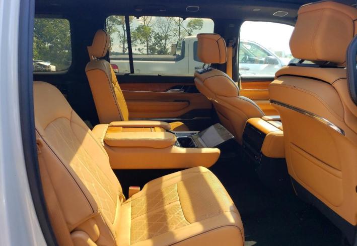 Salvage 2022 Jeep Grand Wagoneer Series Iii in White