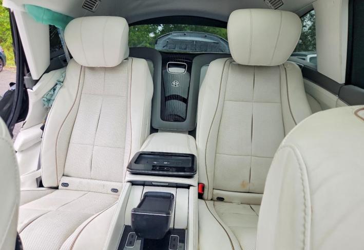 Salvage 2023 Mercedes Benz Gls 600 Maybach in Two Tone