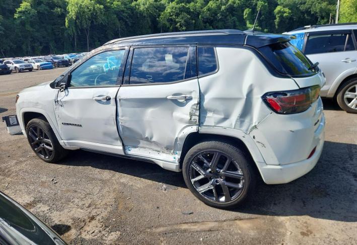 Salvage 2025 Jeep Compass Limited in White