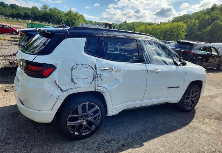 Salvage 2025 Jeep Compass Limited in White