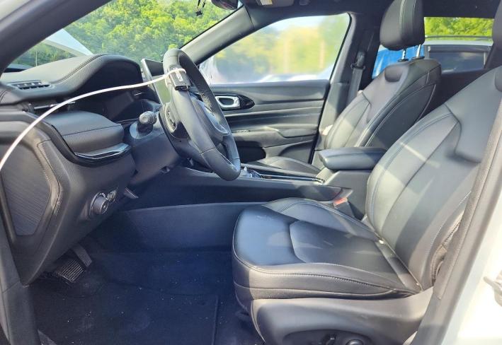 Salvage 2025 Jeep Compass Limited in White
