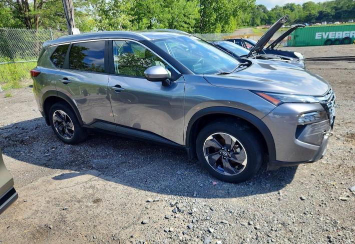 Salvage 2024 Nissan Rogue Sv in Gray