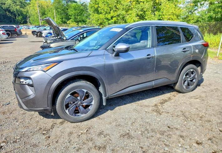 Salvage 2024 Nissan Rogue Sv in Gray