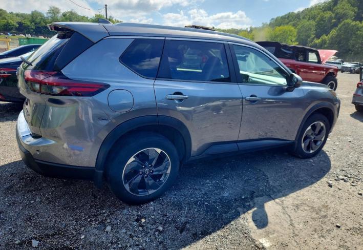 Salvage 2024 Nissan Rogue Sv in Gray