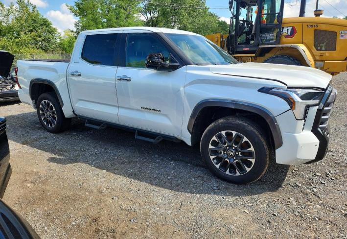 Salvage 2025 Toyota Tundra Limited in White