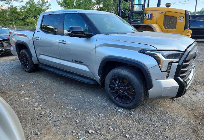 Salvage 2025 Toyota Tundra Limited in Silver