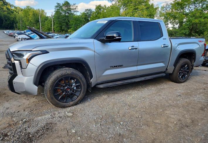 Salvage 2025 Toyota Tundra Limited in Silver