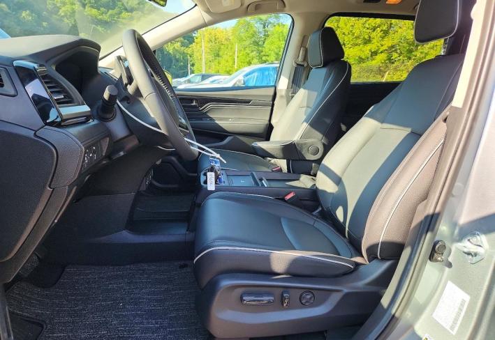 Salvage 2026 Honda Odyssey Touring in Silver