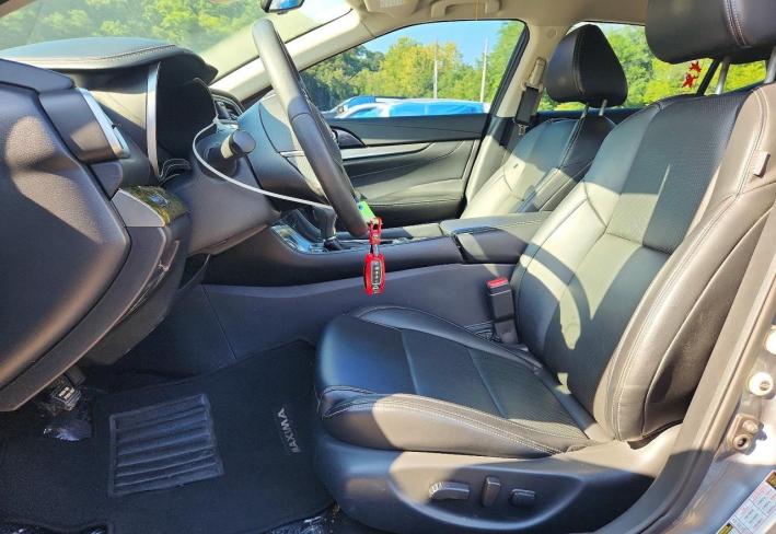 Salvage 2023 Nissan Maxima Sv in Silver