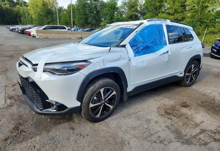 Salvage 2024 Toyota Corolla Cross Hybrid Xse in White