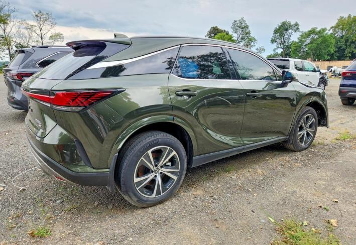 Salvage 2025 Lexus Rx 350h  in Зеленый