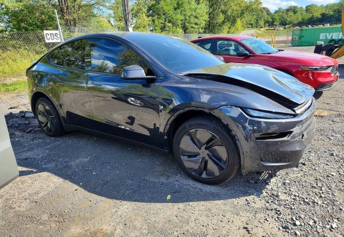 Salvage 2026 Tesla Model Y  in Черный