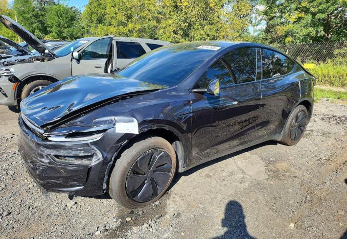 Salvage 2026 Tesla Model Y  in Черный