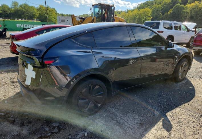 Salvage 2026 Tesla Model Y  in Черный