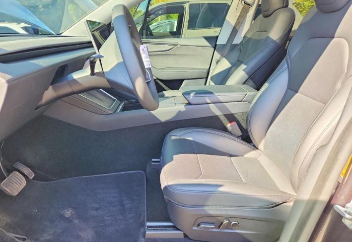 Salvage 2026 Tesla Model Y  in Черный