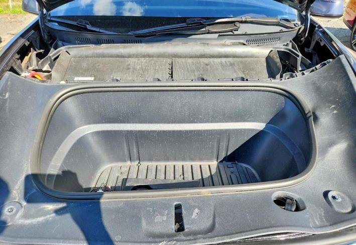 Salvage 2026 Tesla Model Y  in Черный