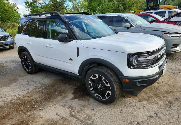 Salvage 2022 Ford Bronco Sport Outer Banks in Белый