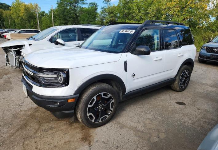 Salvage 2022 Ford Bronco Sport Outer Banks in Белый