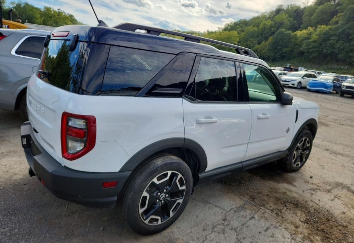 Salvage 2022 Ford Bronco Sport Outer Banks in Белый