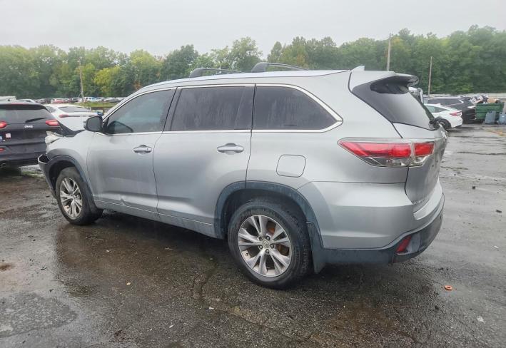 Salvage 2015 Toyota Highlander Xle in Серый