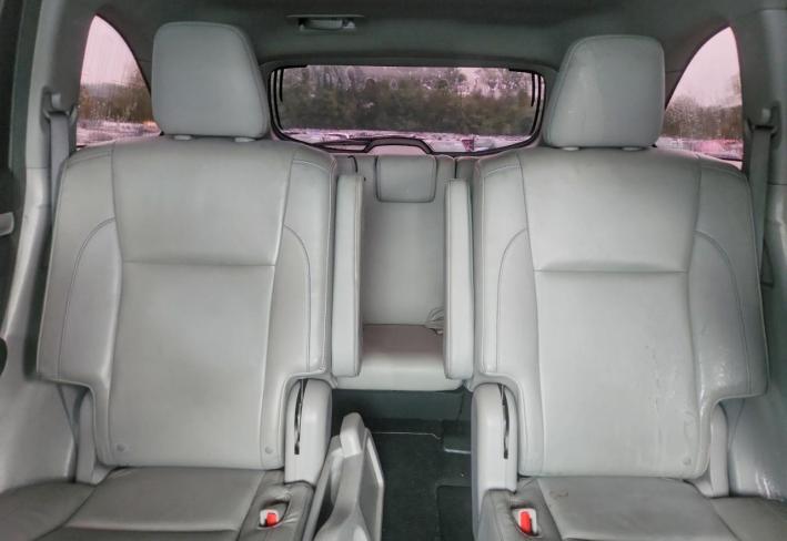 Salvage 2015 Toyota Highlander Xle in Серый