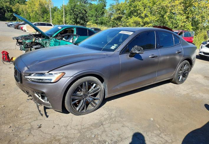 Salvage 2021 Volvo S60 T6 R-design in Gray