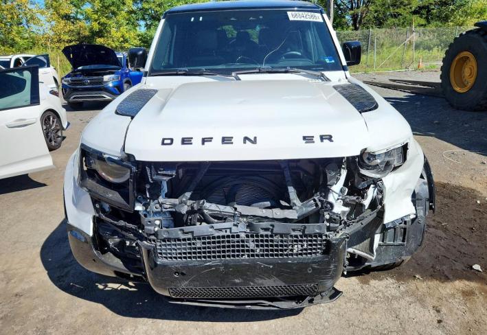 Salvage 2025 Land Rover Defender 130 X-dynamic Se in White