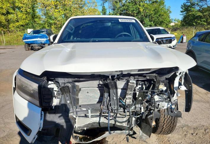 Salvage 2025 Nissan Frontier Pro-4x in White
