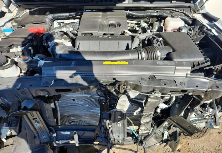 Salvage 2025 Nissan Frontier Pro-4x in White