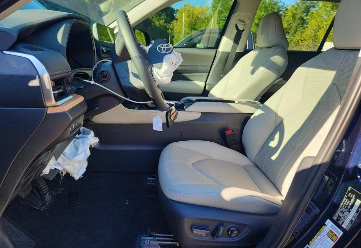 Salvage 2025 Toyota Grand Highlander Hybrid Limited in Blue