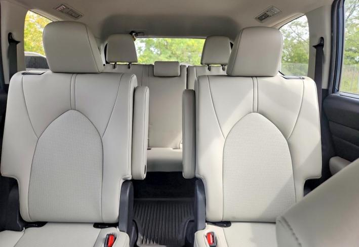 Salvage 2025 Toyota Grand Highlander Hybrid Xle in Blue