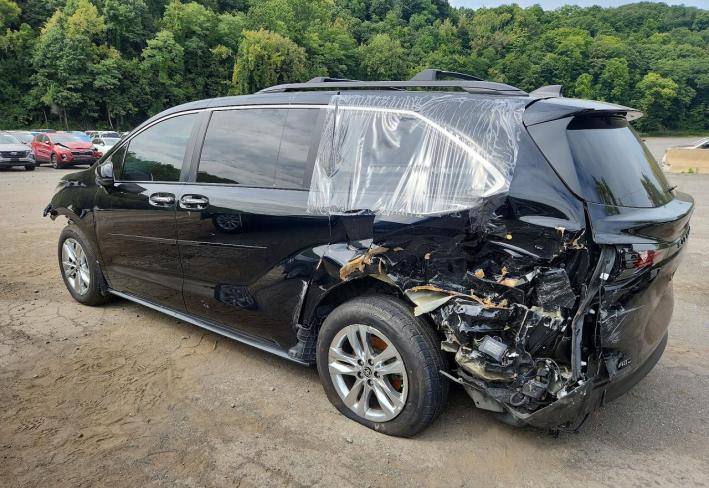 Salvage 2023 Toyota Sienna Woodland Edition in Black