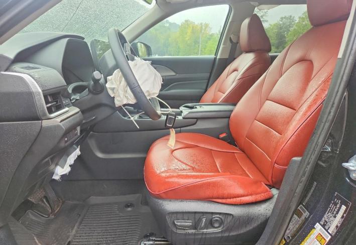 Salvage 2025 Toyota Grand Highlander Xle in Black