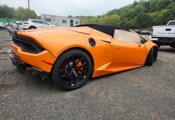 Salvage 2017 Lamborghini Huracan  in Orange